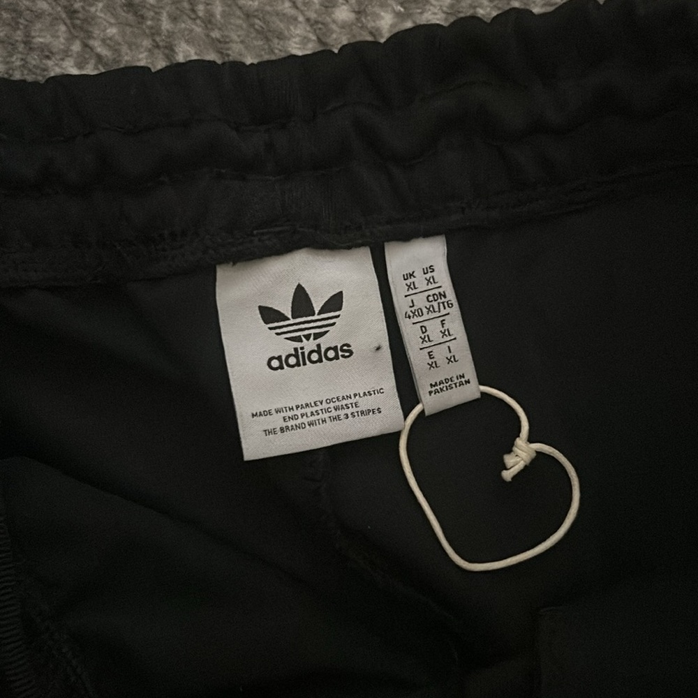 Women’s Adidas Three-stripes pants
NWT
XL - Picture 3 of 3